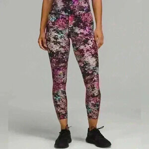 Lululemon Base Pace High-Rise Tight 25" Size‎ 12
Stencil Blossom Red Multi